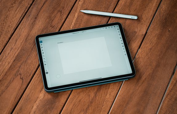 Après : formulaires sur tablette et données centralisées.