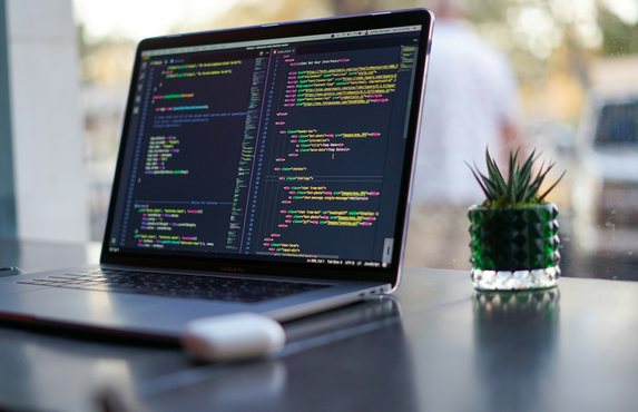 Développement, tests et mise en ligne accompagnée.