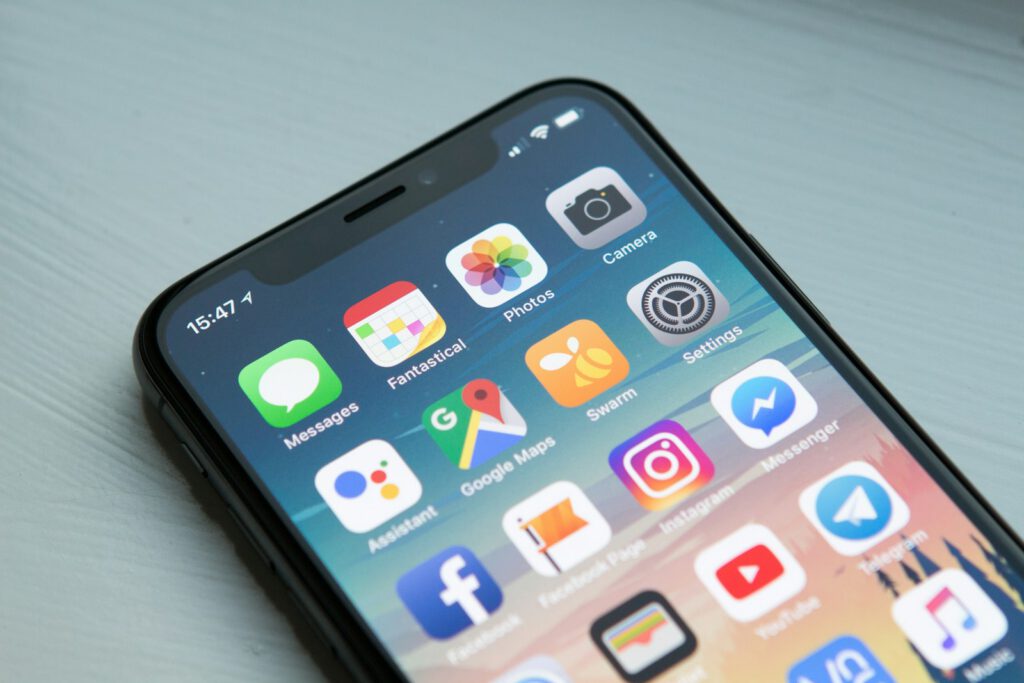 Icônes d’applications sur l’écran d’un smartphone – illustration de l’article « Progressive Web Apps : une application sans passer par les stores », blog Ionia Web