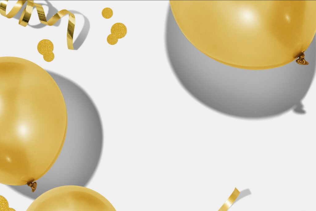 Ballons dorés et confettis pour une célébration – illustration de l’article « Ionia Web fête 500 projets livrés », blog Ionia Web