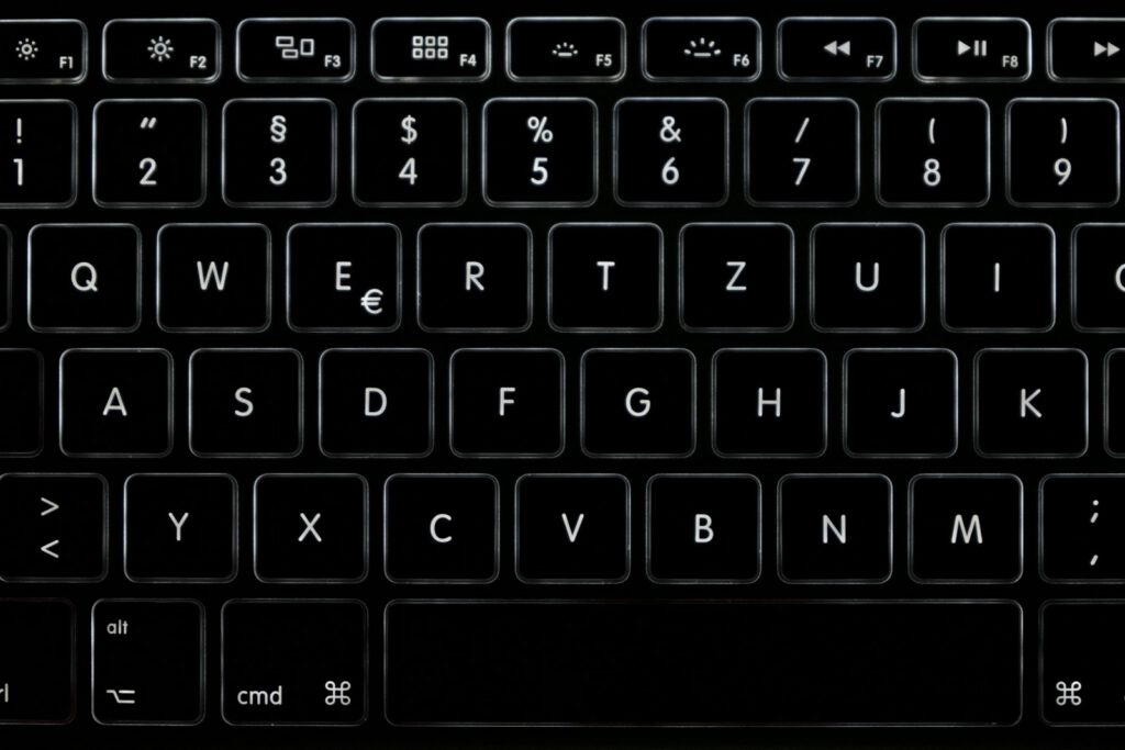 Clavier d’ordinateur noir en gros plan – illustration de l’article « Accessibilité web : un site utilisable par tous », blog Ionia Web